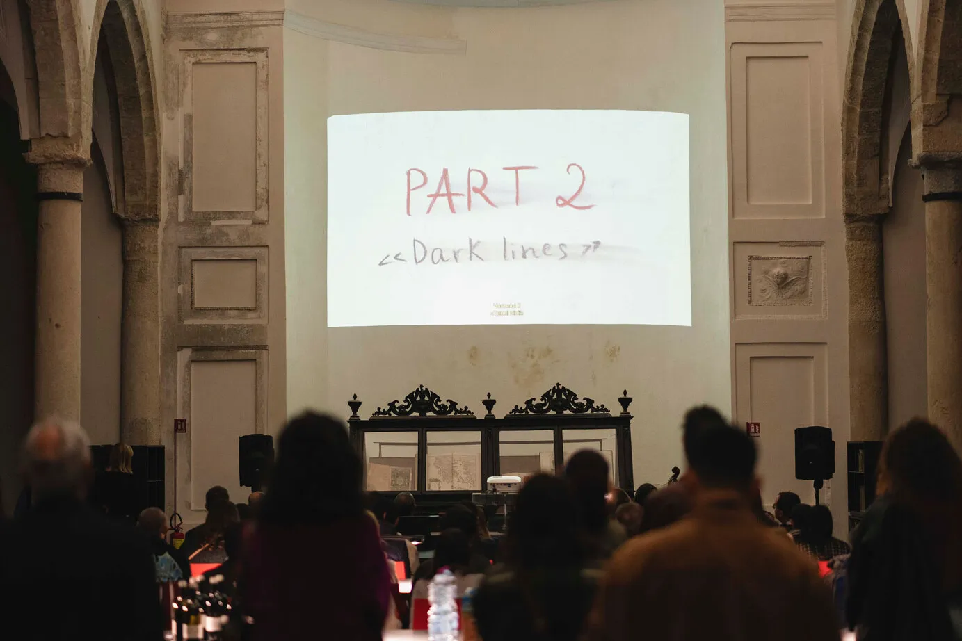 Presentation in a hall with a projected slide